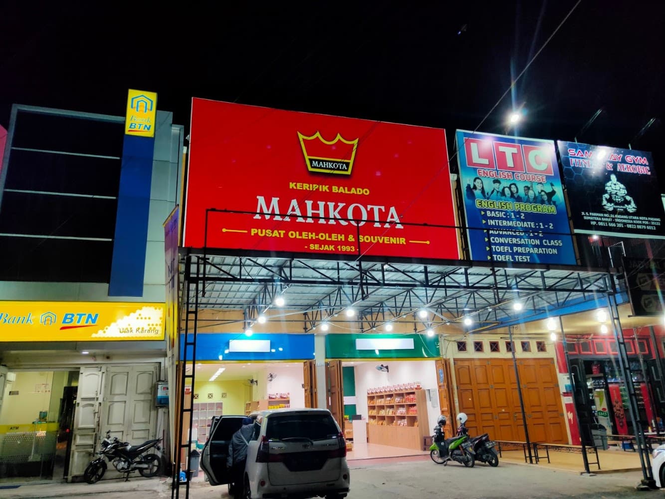 Pusat Oleh-Oleh Mahkota Kripik Balado